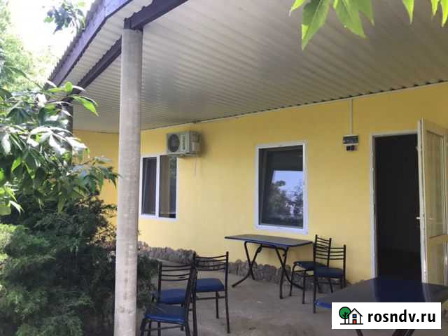 Дача 25 м² на участке 1 сот. в аренду посуточно в Евпатории Евпатория - изображение 1