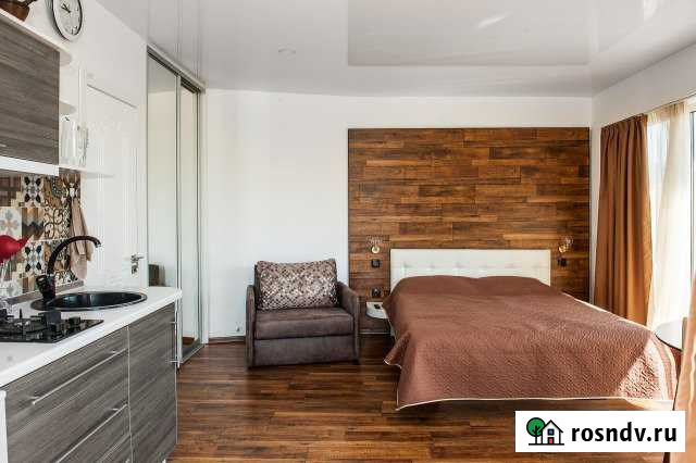 Коттедж 24 м² на участке 1 сот. в аренду посуточно в Алуште Алушта - изображение 1