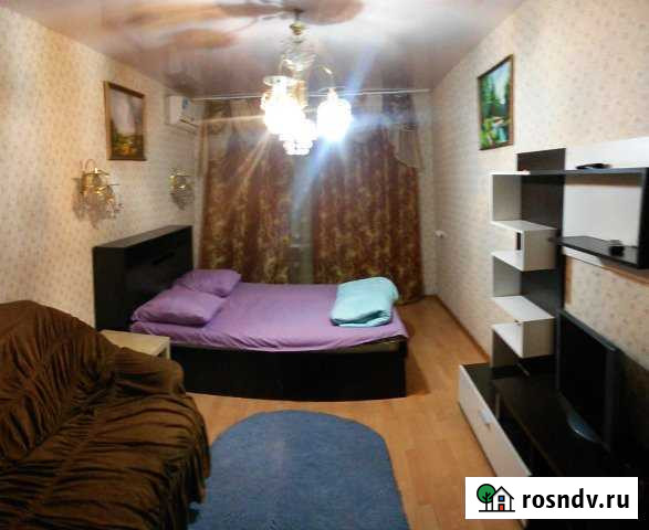 1-комнатная квартира, 45 м², 1/9 эт. в аренду посуточно в Волжском Волгоградской области Волжский - изображение 1