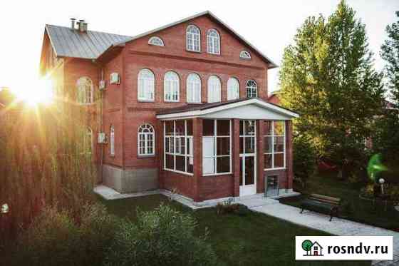 Коттедж 450 м² на участке 15 сот. в аренду посуточно в Тольятти Тольятти
