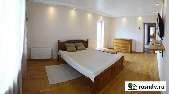 3-комнатная квартира, 115 м², 9/9 эт. в аренду посуточно в Феодосии Феодосия - изображение 1