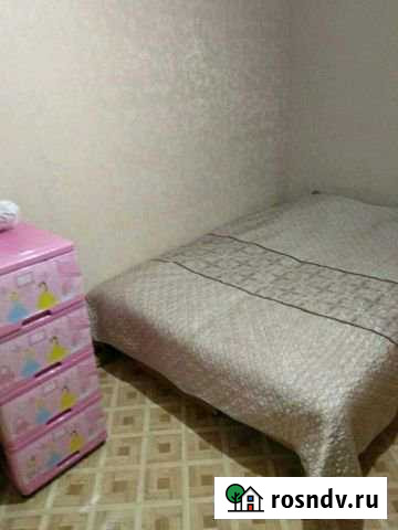 Комната 8 м² в 2-ком. кв., 5/5 эт. в аренду на длительный срок в Излучинске Излучинск - изображение 1