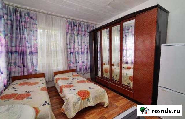 Комната 20 м² в 1-ком. кв., 1/2 эт. в аренду посуточно в Небуге Небуг - изображение 1