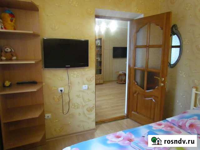 2-комнатная квартира, 42 м², 3/5 эт. в аренду посуточно в Алуште Алушта - изображение 1