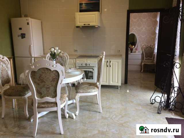 Дом 65 м² на участке 4 сот. в аренду посуточно в Новочеркасске Новочеркасск - изображение 1