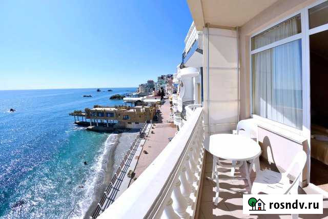 Комната 27 м² в 1-ком. кв., 5/8 эт. в аренду посуточно в Алуште Алушта - изображение 1