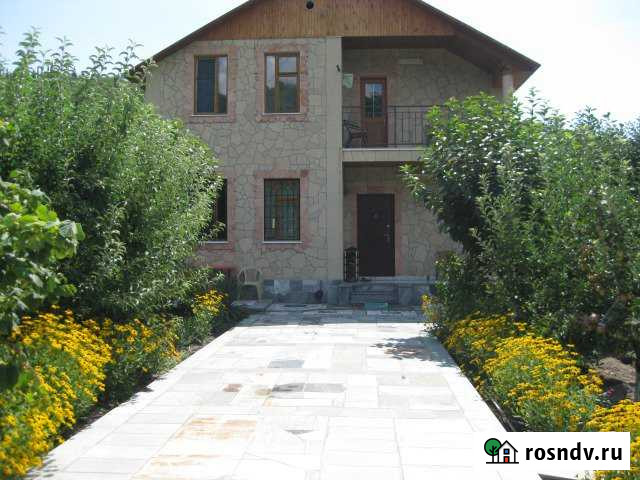 Дом 130 м² на участке 8 сот. в аренду посуточно в Алуште Алушта - изображение 1