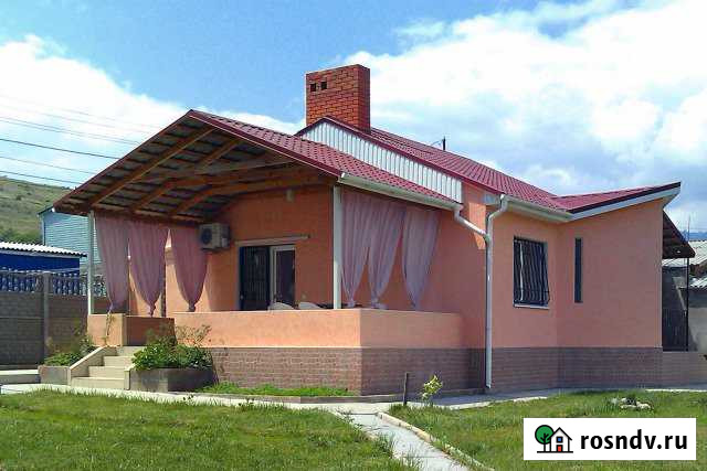 Дом 80 м² на участке 5 сот. в аренду посуточно в Алуште Алушта - изображение 1