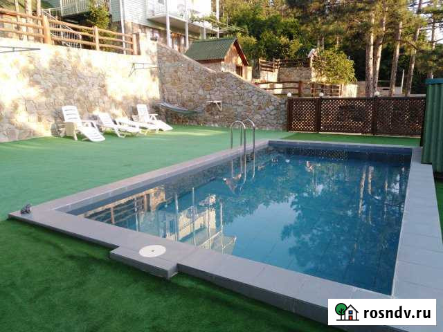 Комната 45 м² в 1-ком. кв., 1/3 эт. в аренду посуточно в Алуште Алушта - изображение 1