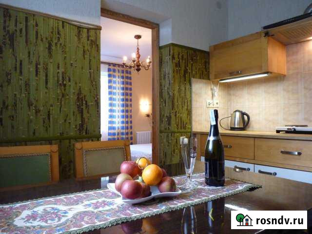 Коттедж 55 м² на участке 4 сот. в аренду посуточно в Ялте Ялта - изображение 1