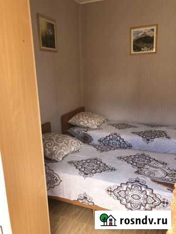 Комната 12 м² в 5-ком. кв., 1/3 эт. в аренду посуточно в Дивноморском Дивноморское - изображение 1