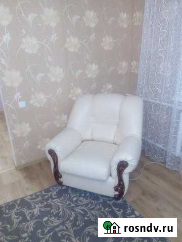 3-комнатная квартира, 69 м², 2/4 эт. в аренду посуточно в Новошахтинске Новошахтинск - изображение 1