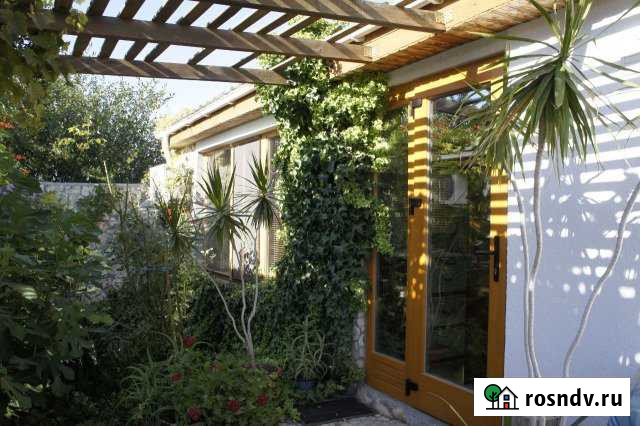 Дом 75 м² на участке 3 сот. в аренду посуточно в Черноморском Республики Крым Черноморское - изображение 1