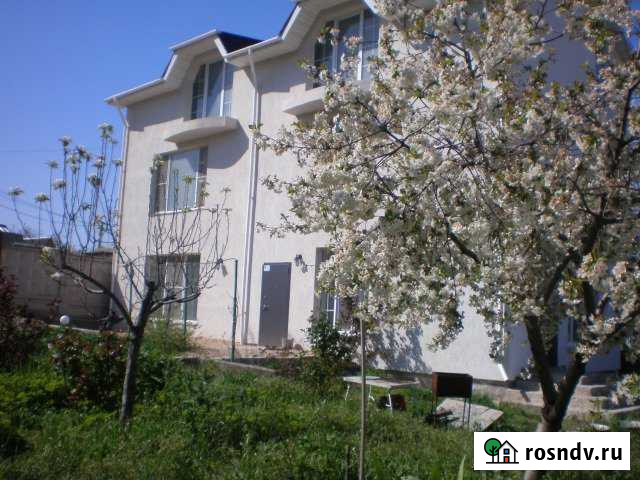 Дом 180 м² на участке 8 сот. в аренду посуточно в Севастополе Севастополь - изображение 1