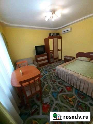 1-комнатная квартира, 40 м², 2/2 эт. в аренду на длительный срок в Феодосии Феодосия - изображение 1