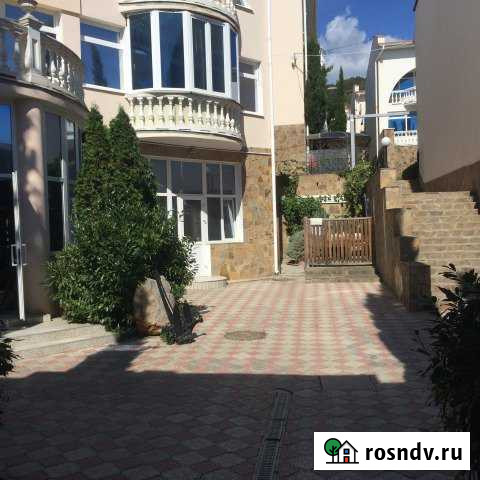 Таунхаус 75 м² на участке 1 сот. в аренду посуточно в Алуште Алушта - изображение 1