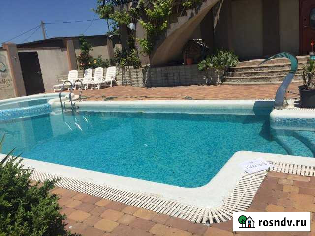 Коттедж 160 м² на участке 10 сот. в аренду посуточно в Дивноморском Дивноморское - изображение 1