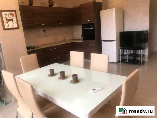 3-комнатная квартира, 75 м², 3/4 эт. в аренду на длительный срок в Симферополе Симферополь - изображение 1