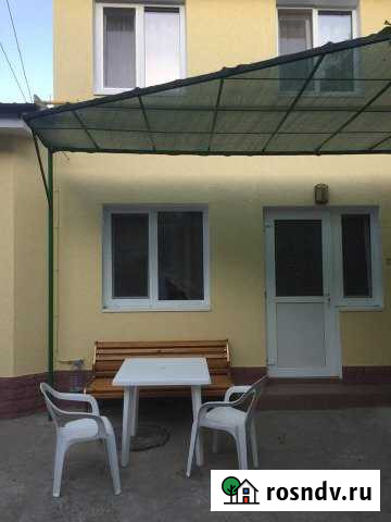 Коттедж 60 м² на участке 2 сот. в аренду посуточно в Евпатории Евпатория - изображение 1