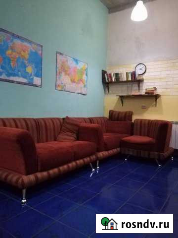 Комната 18 м² в 6-ком. кв., 1/14 эт. в аренду посуточно в Новосибирске Новосибирск - изображение 1