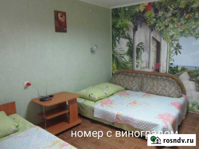 Комната 25 м² в 3-ком. кв., 1/1 эт. в аренду посуточно в Евпатории Евпатория - изображение 1